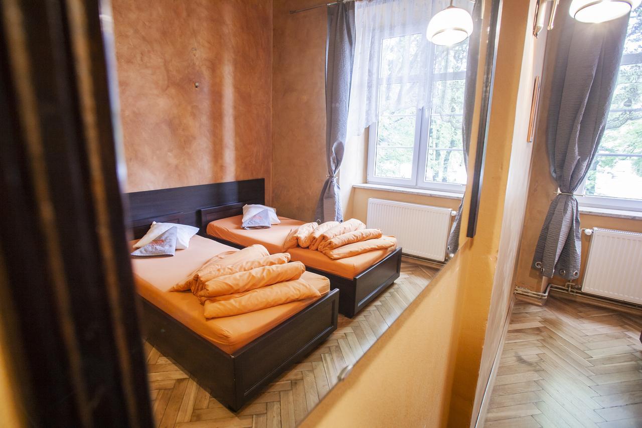Momotown Privates Bed and Breakfast Kraków Exteriör bild