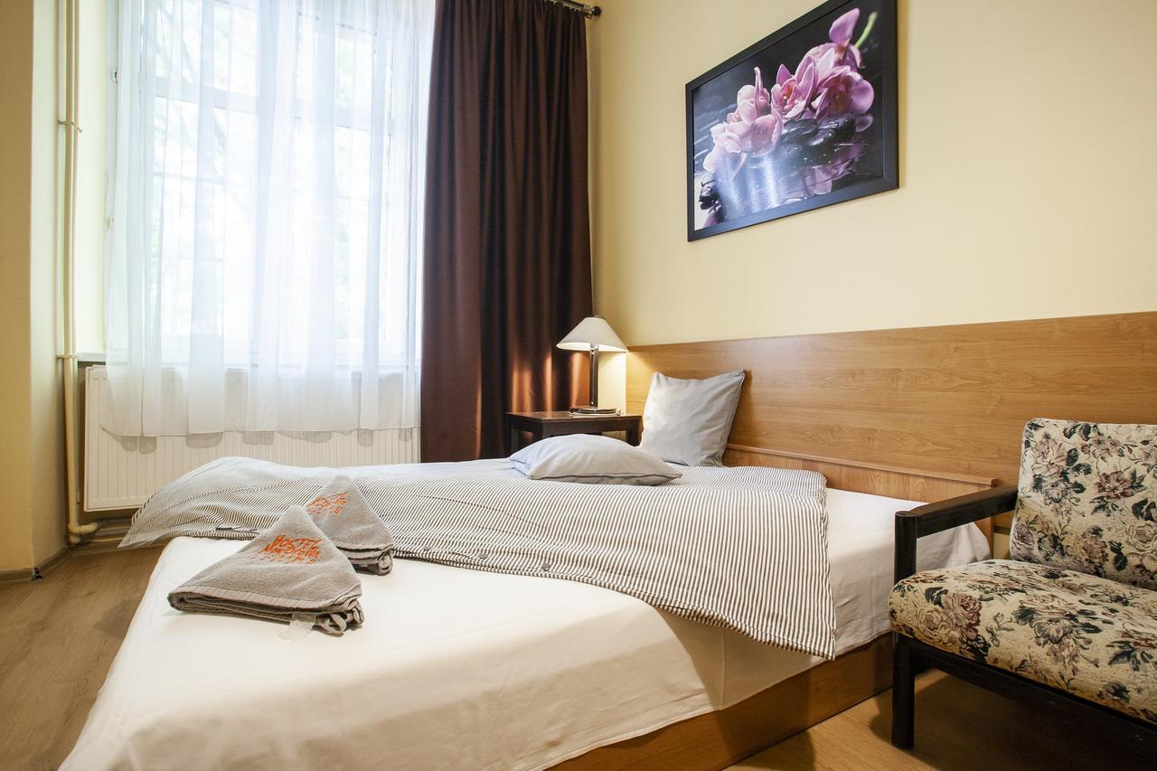 Momotown Privates Bed and Breakfast Kraków Exteriör bild