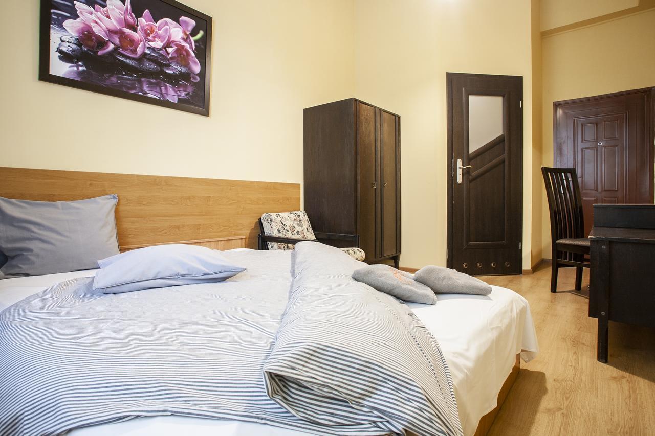 Momotown Privates Bed and Breakfast Kraków Exteriör bild