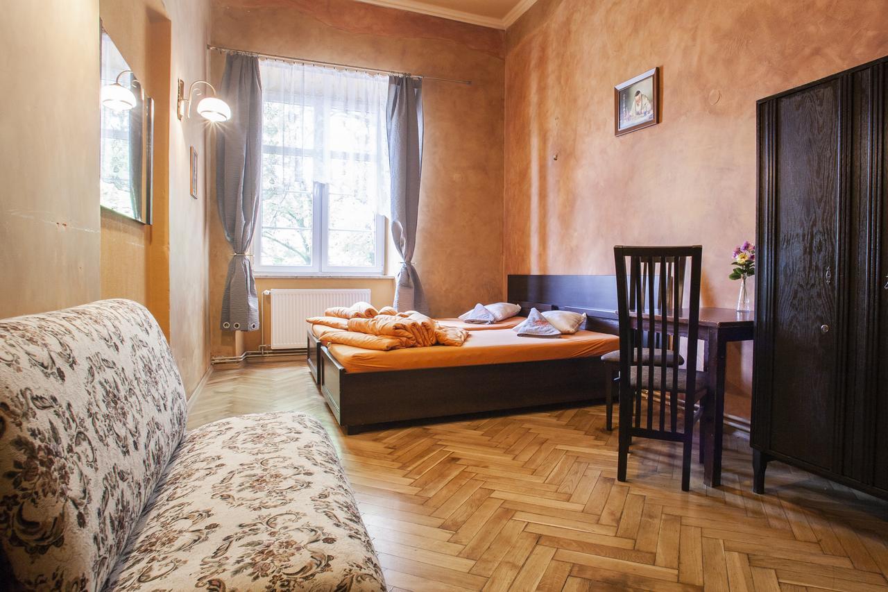 Momotown Privates Bed and Breakfast Kraków Exteriör bild